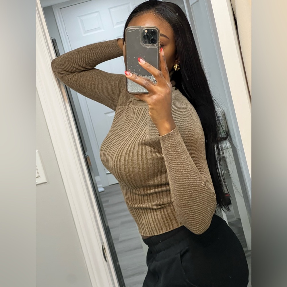Mocha knit turtle neck in size small